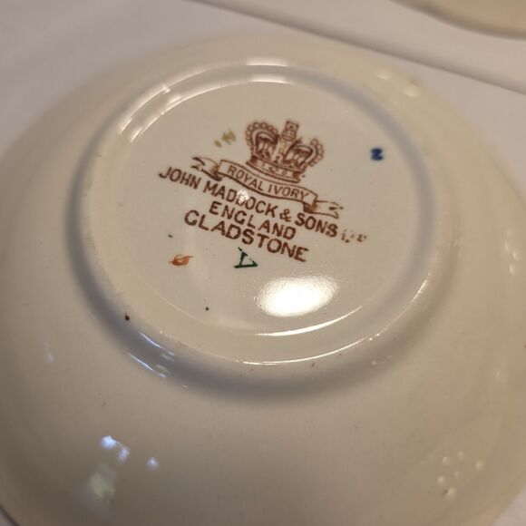 Antique (1896-1920) John Maddock & Sons Royal Ivory Gladstone 6 Berry Bowls - Picture 15 of 16